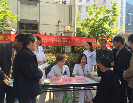龙虎塘街道卫生服务中心开展全国儿童预防接种日宣传活动